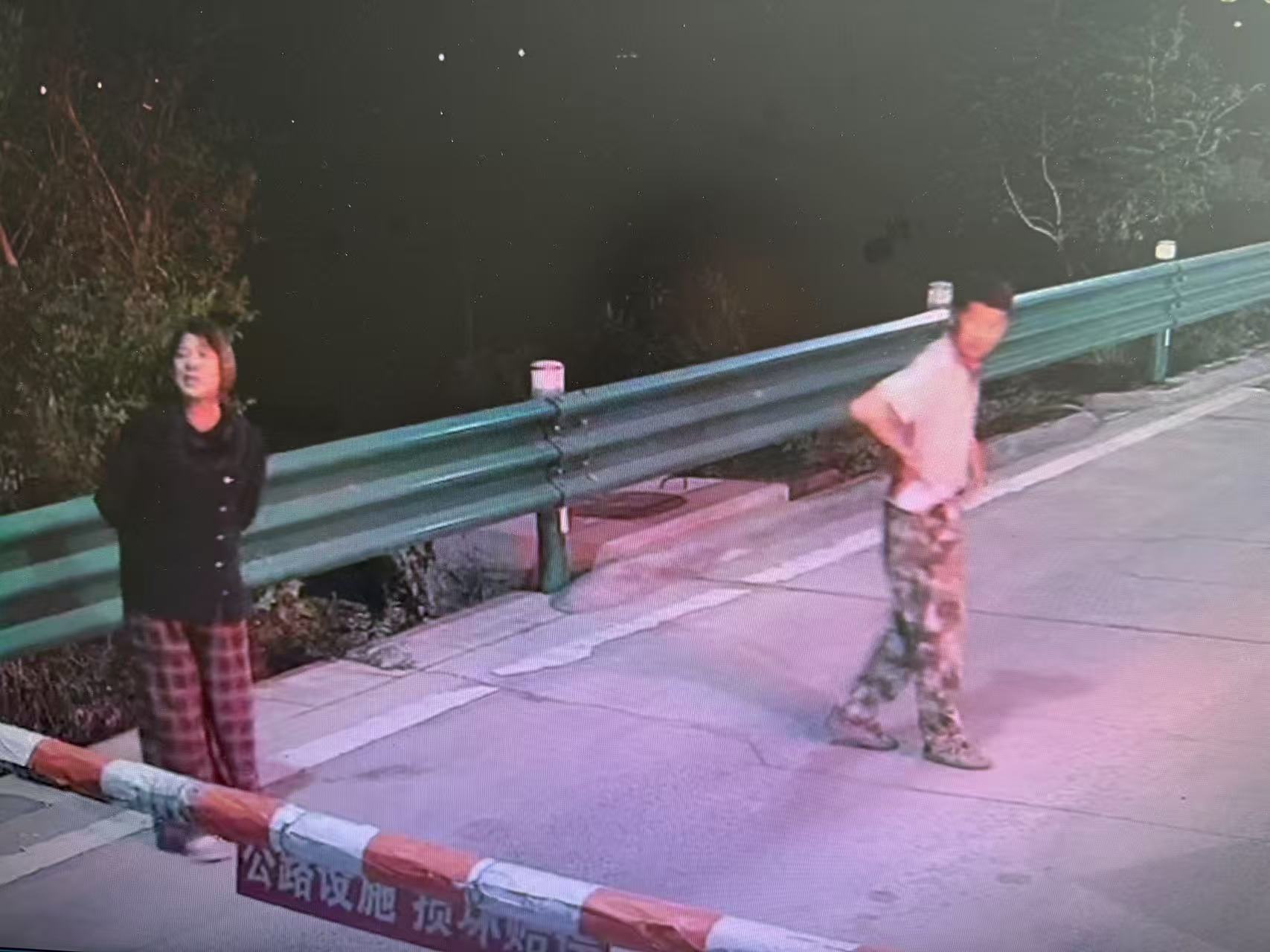 拦截行人.jpg 拦截行人.jpg