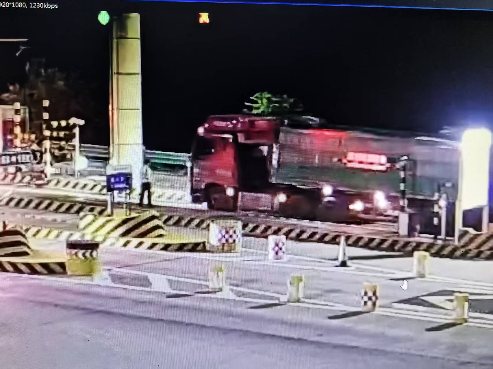 超载.jpg 超载.jpg